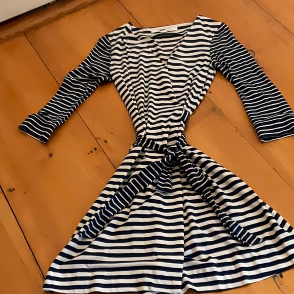 AUTHENTIC DVF WRAP DRESS - Picture 1 of 12